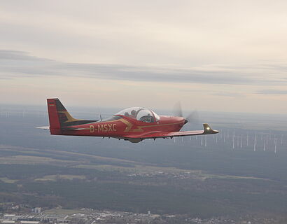 ein rotes Flugzeug