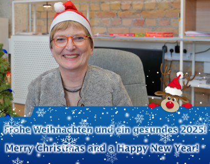 Ulrike Tippe mit Weihnachtsmütze