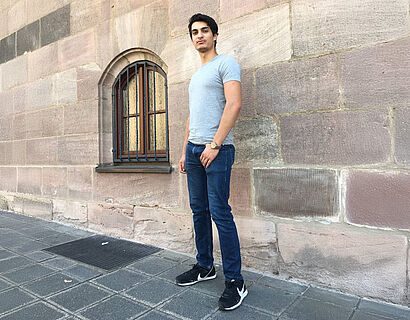 Titel und Teaserbild Roman Bkhavnani studiert an der TH Wildau Wirtschaftsinformatik dual und arbeitet bei der Berliner Niederlassung von SHD System-Haus-Dresden