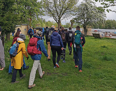 Wander*innen bei der Kleeblatt-Wanderung 2025