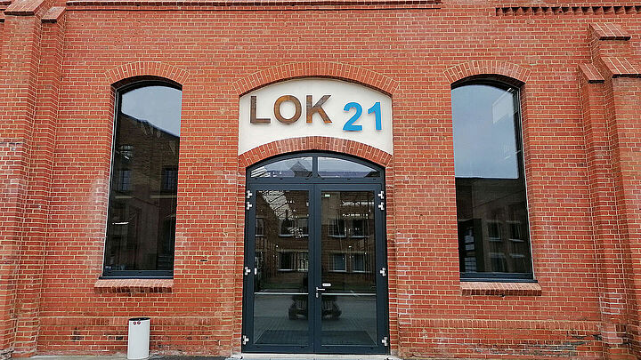 Gebaeude LOK 21 Aussenportal