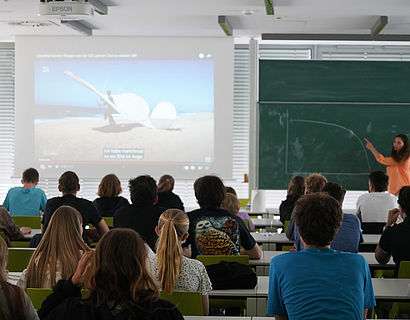 Schülerinnen und Schüler im Seminarraum beim Fachtag der TH Wildau 2022