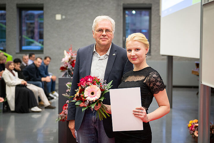 Vira Stennikova und Prof. Christian Müller im Audimax der TH Wildau