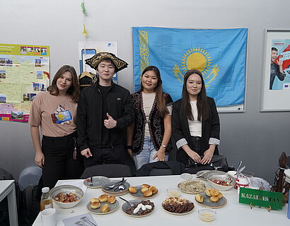 Internationaler Nachmittag Gruppenbild beim Internationalen Nachmittag