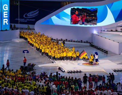 FISU Games Deutsche Sportlerinnen Eröffnungsfeier FISU Games, viele Sportler auf Bühne