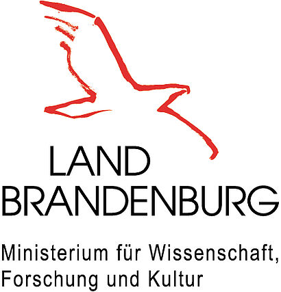 Das Förderlogo des Ministeriums für Wissenschaft, Forschung und Kultur des Landes Brandenburg mit rotem Adler und schwarzem Schriftzug.