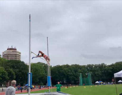 Moana Sprung Person beim Stabhochsprung