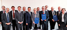 Vertreterinnen und Vertreter der deutschen Hochschulen und der Deutsch-Kasachischen Universität bei der Unterzeichnung der Konsortialvereinbarung in Almaty