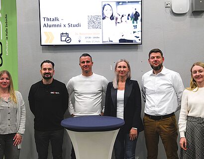 Gruppenbild von vier ALumni und zwei Mitarbeiterinnen der TH Wildau