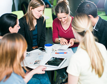 Studierende diskutieren