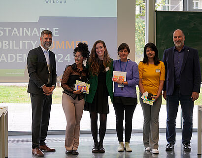 Das SMSA 2024 Projektteam mit Prof. Christian Rudolph und Bürgermeister Frank Nerlich bei der Verabschiedung